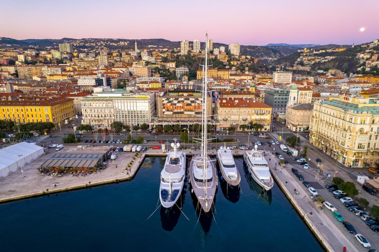 Area2 Center Luxury Apartment Rijeka Ngoại thất bức ảnh
