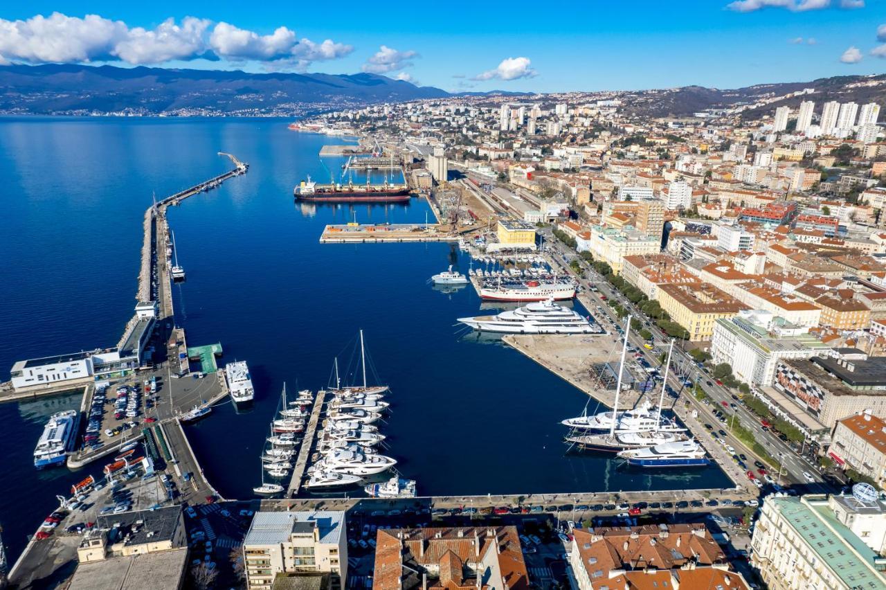 Area2 Center Luxury Apartment Rijeka Ngoại thất bức ảnh