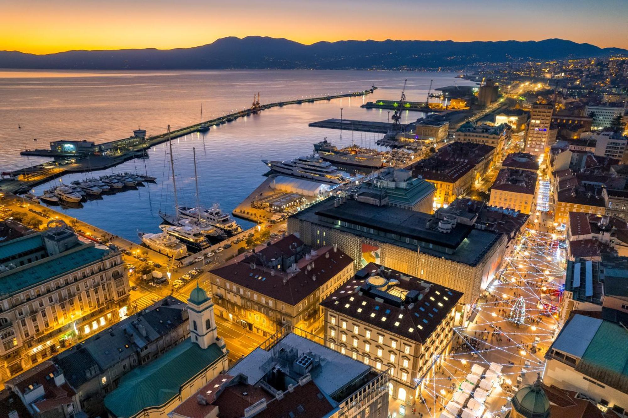 Area2 Center Luxury Apartment Rijeka Ngoại thất bức ảnh